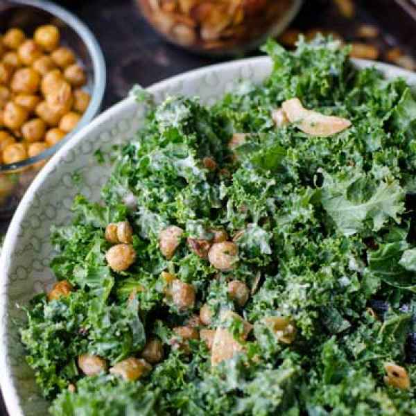 Kale salad with chickpeas